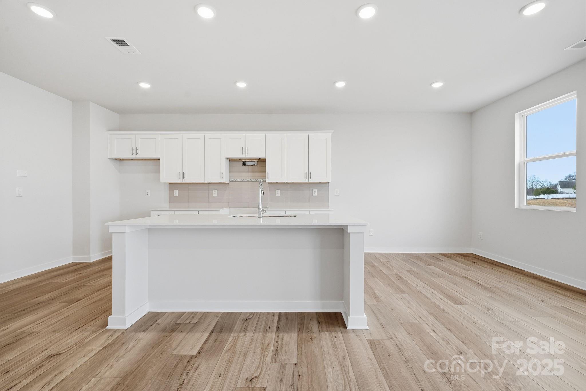 property viewer photo 14
