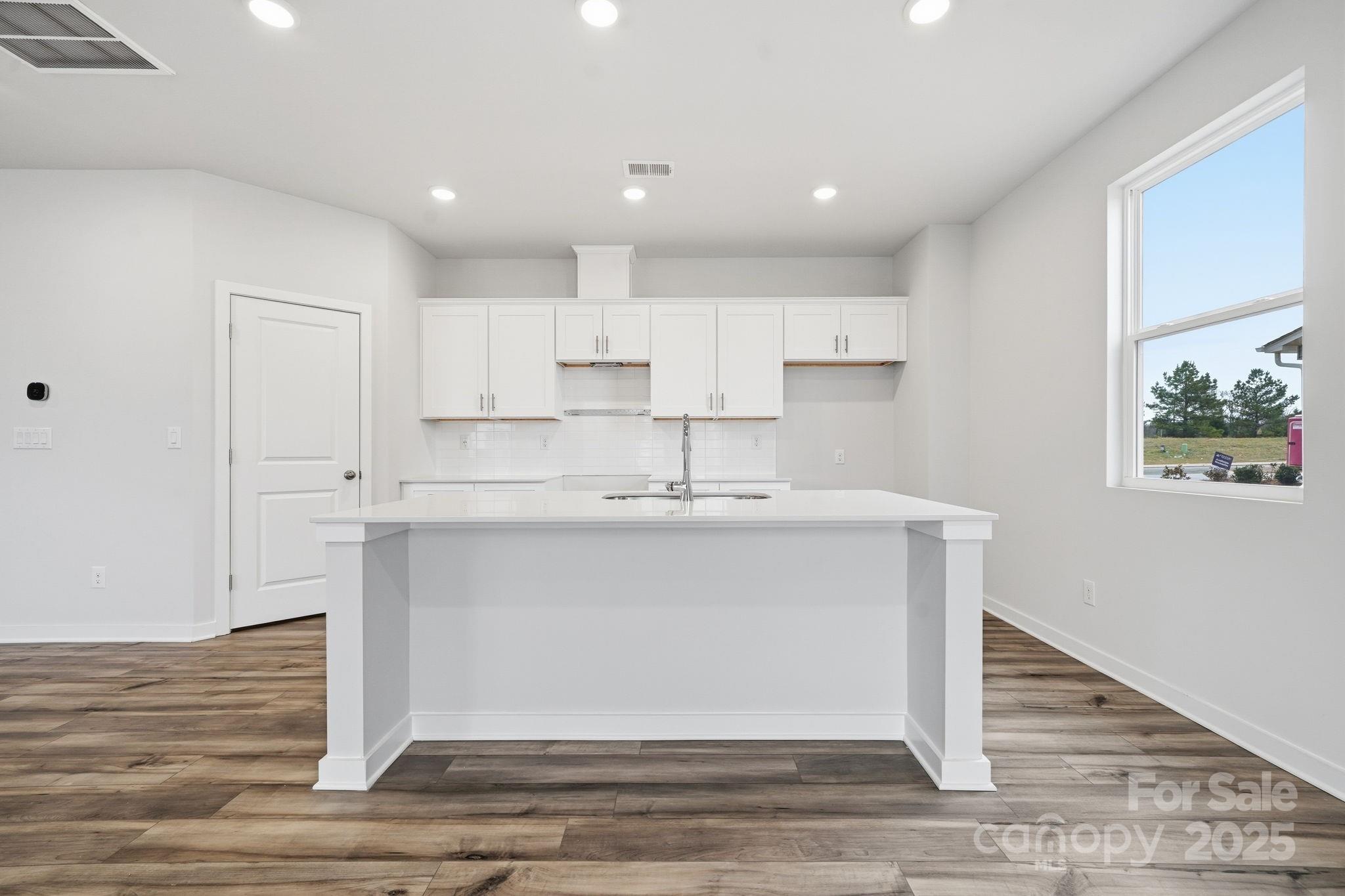 property viewer photo 7