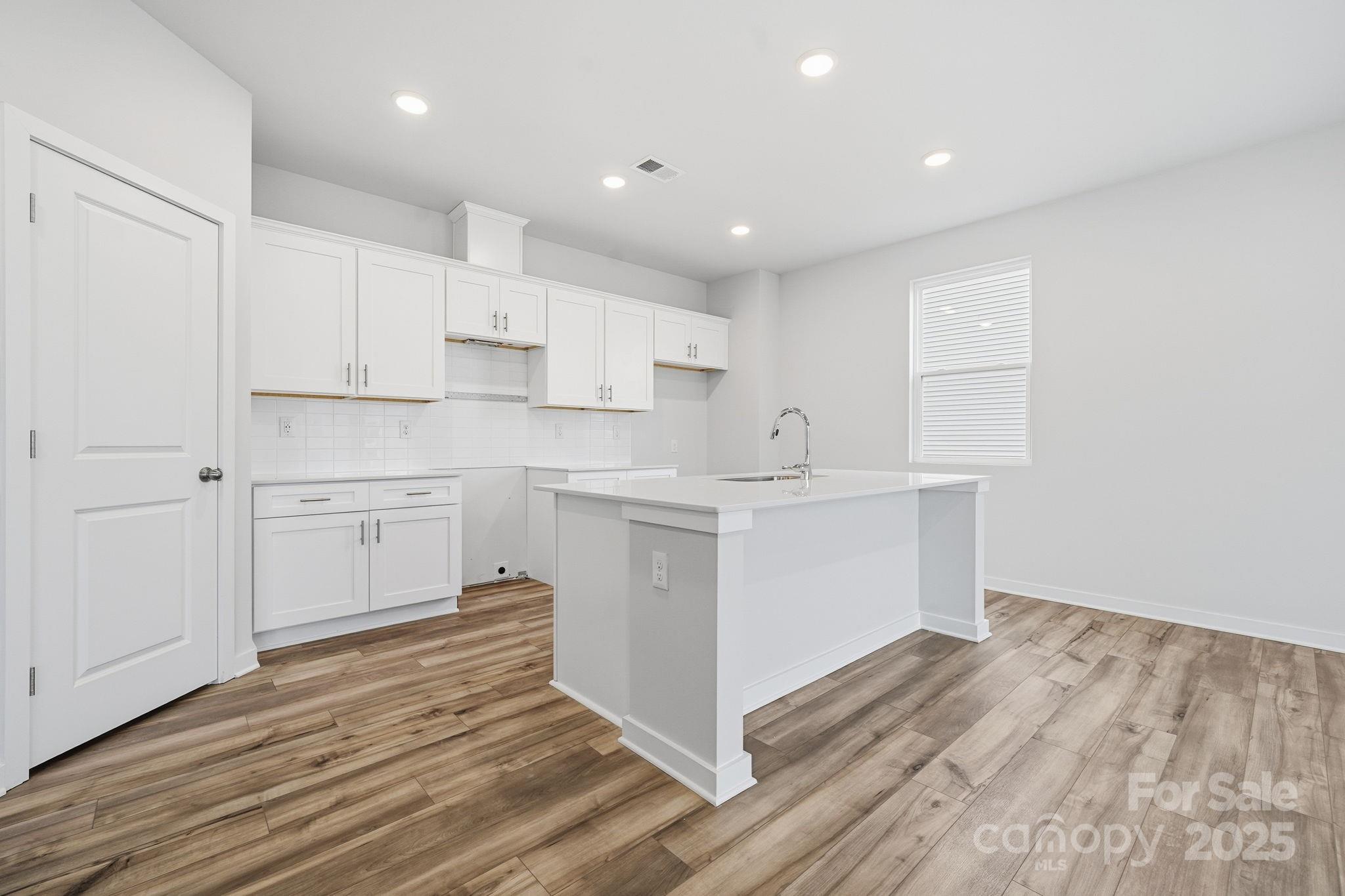 property viewer photo 8