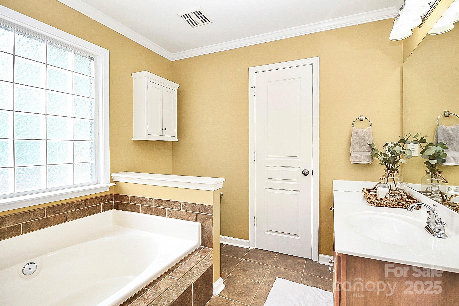 property viewer photo 18
