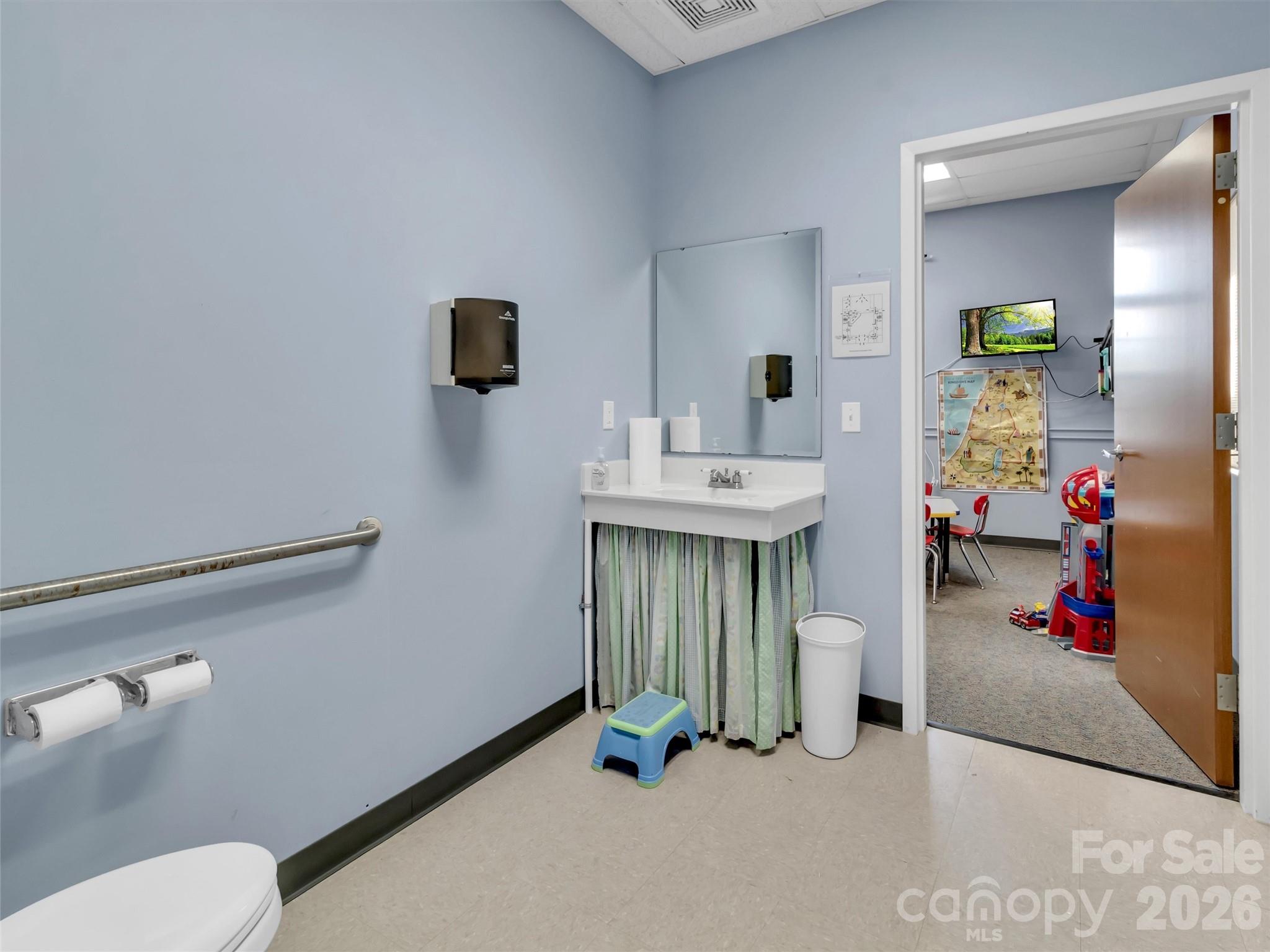 main property photo 33