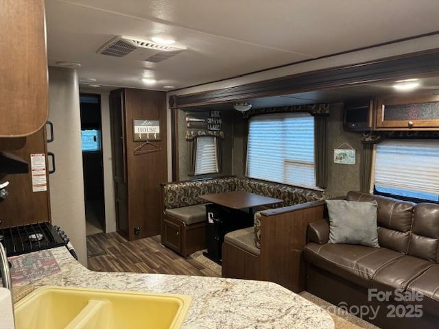property viewer photo 6