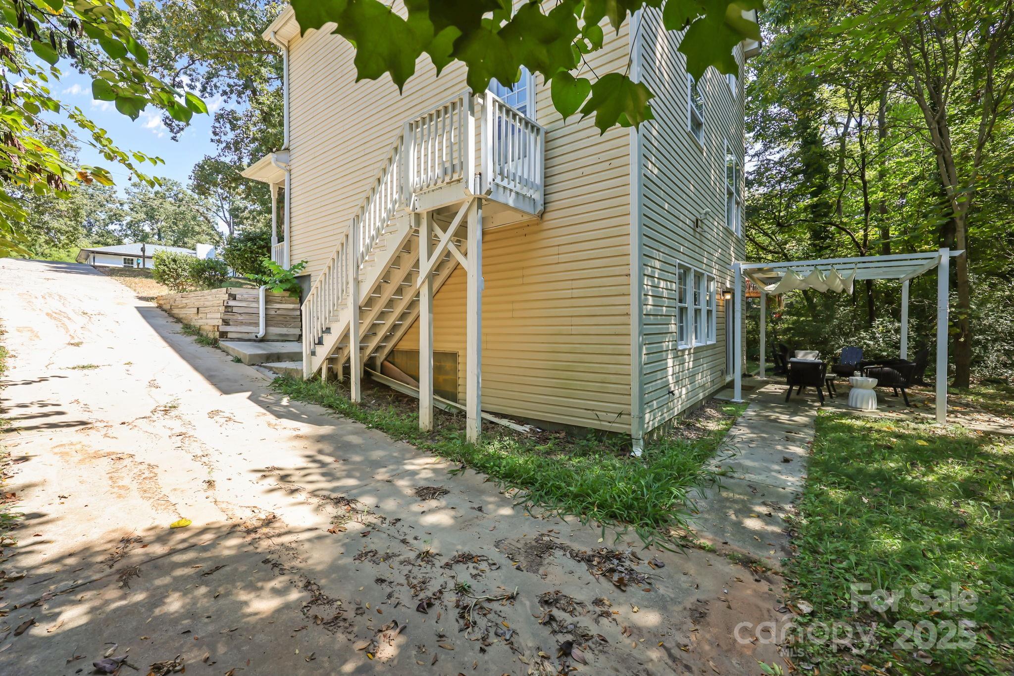 main property photo 34
