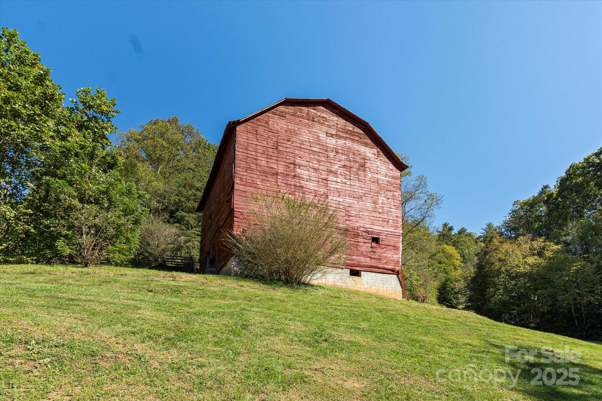 main property photo 40