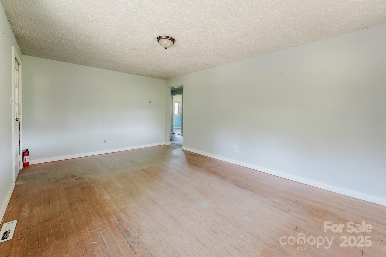 property viewer photo 5