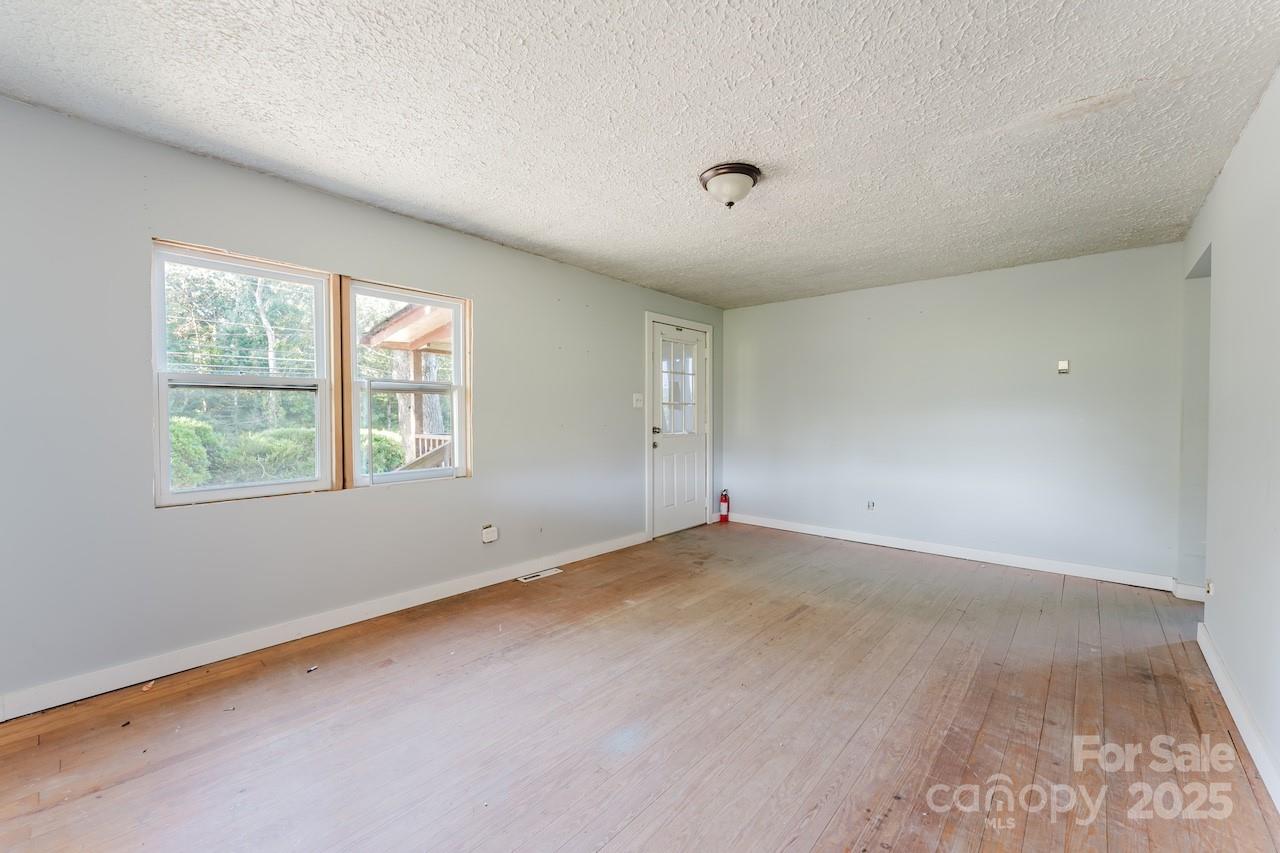 property viewer photo 6