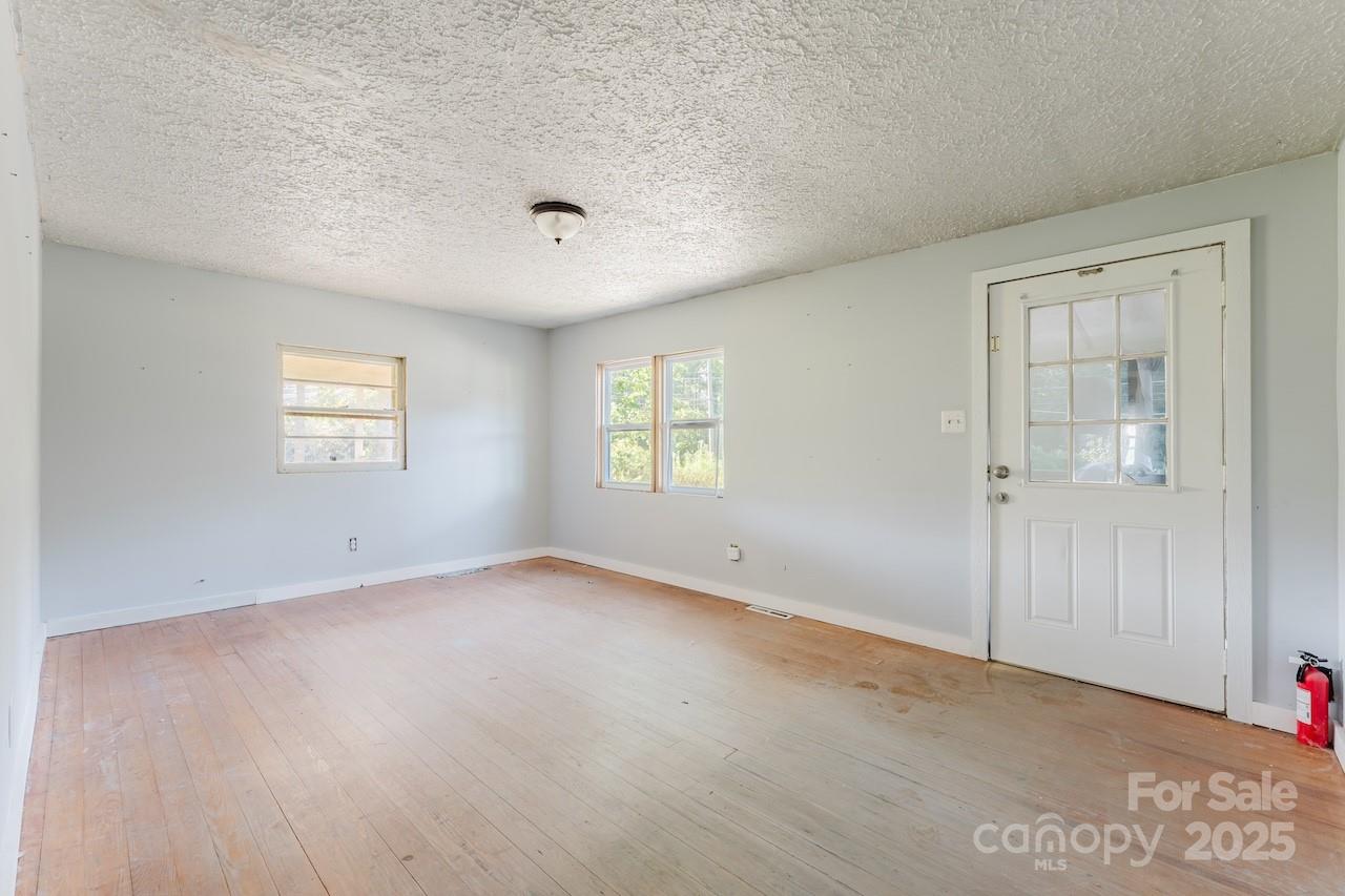property viewer photo 7
