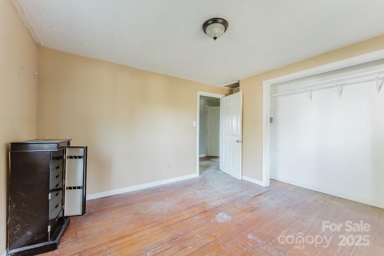 property viewer photo 9