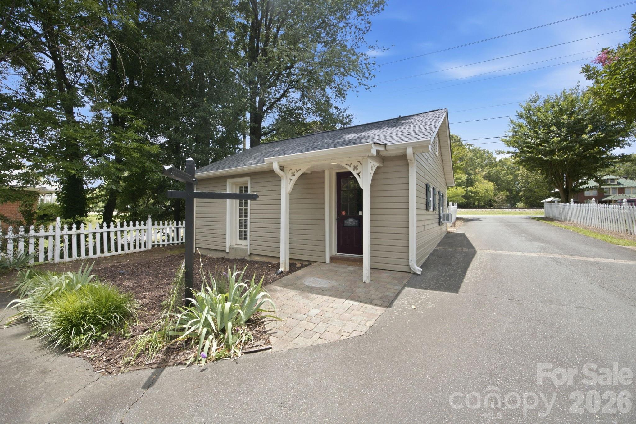 main property photo 29