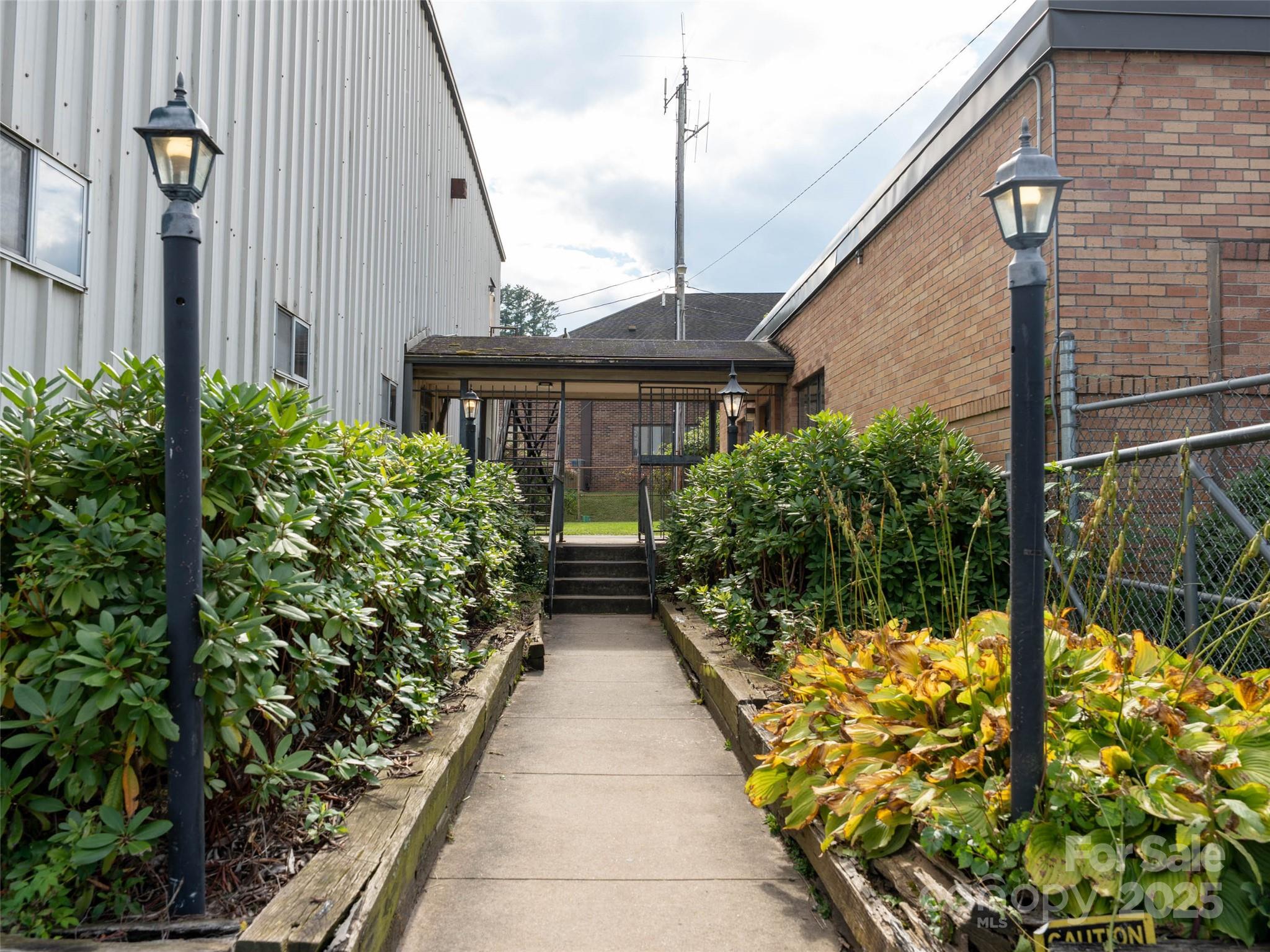 main property photo 10