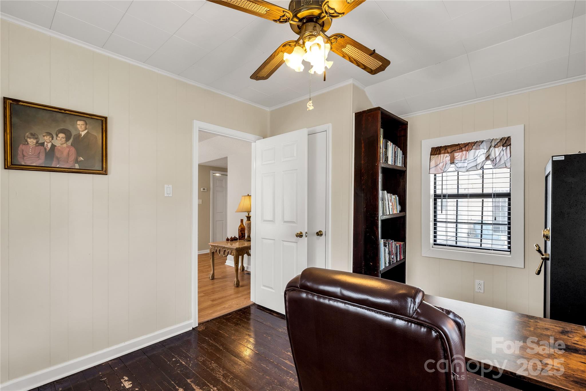 main property photo 10