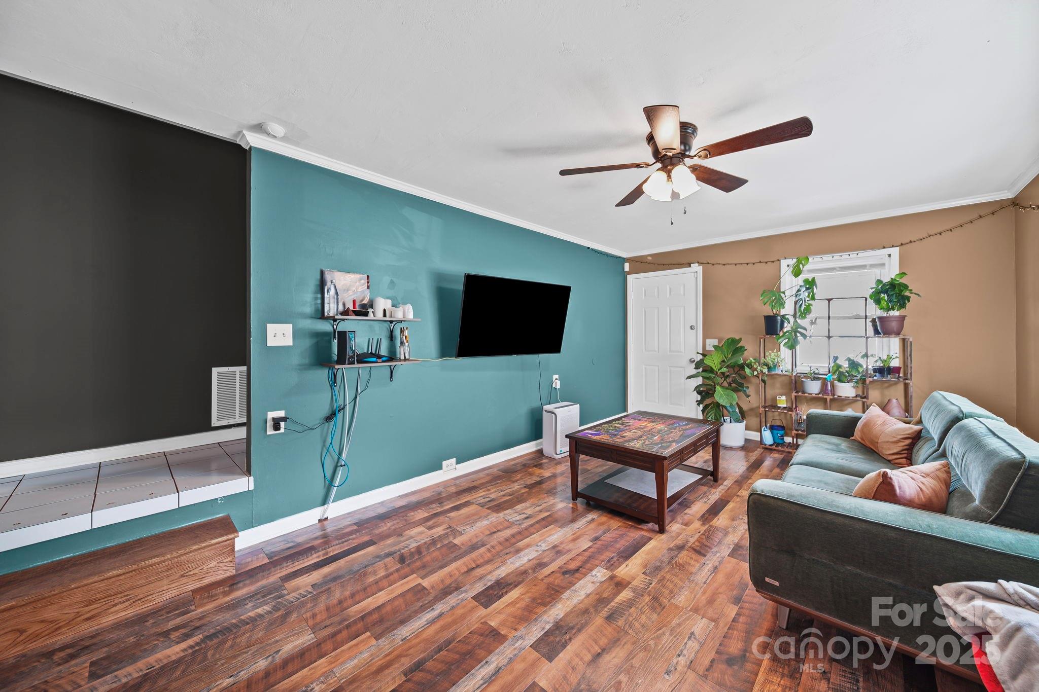 property viewer photo 7