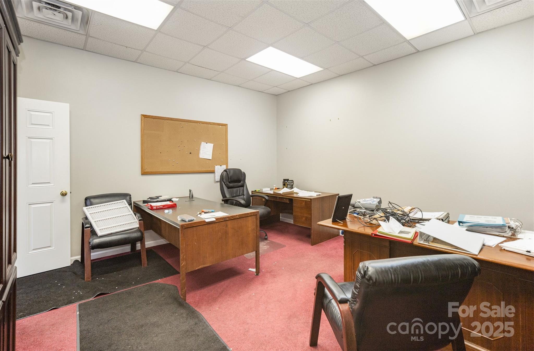 main property photo 28