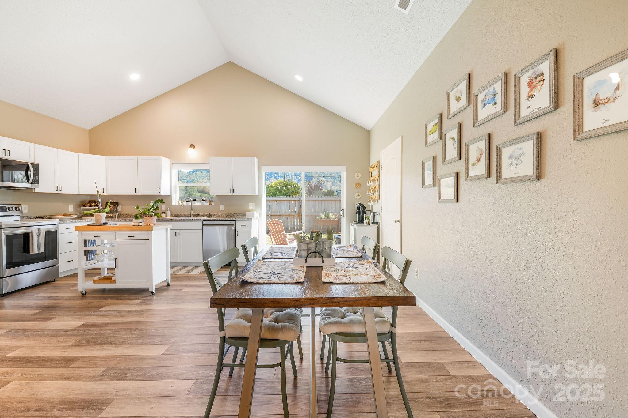 property viewer photo 10