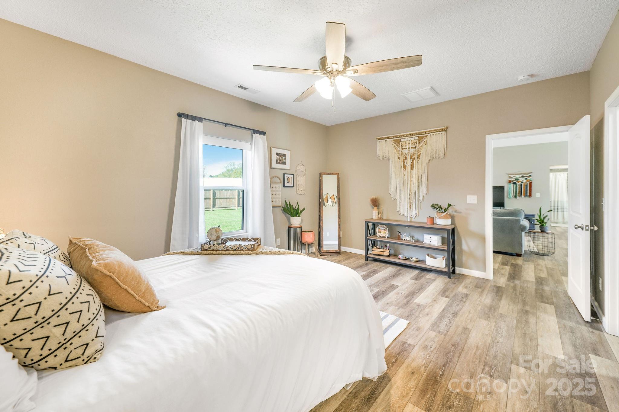property viewer photo 22
