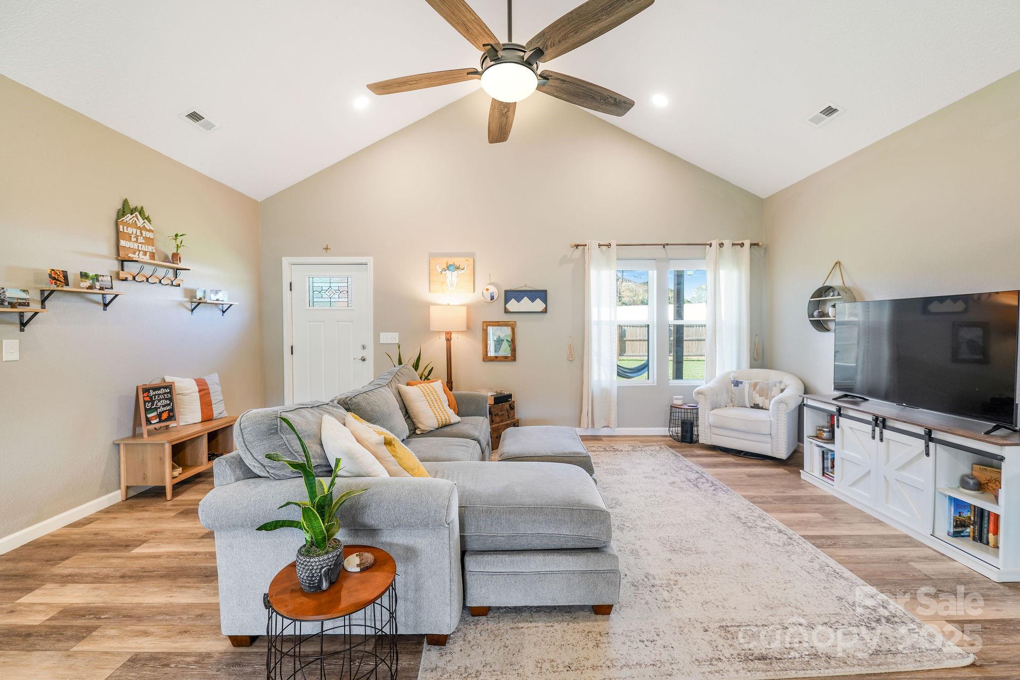 property viewer photo 5