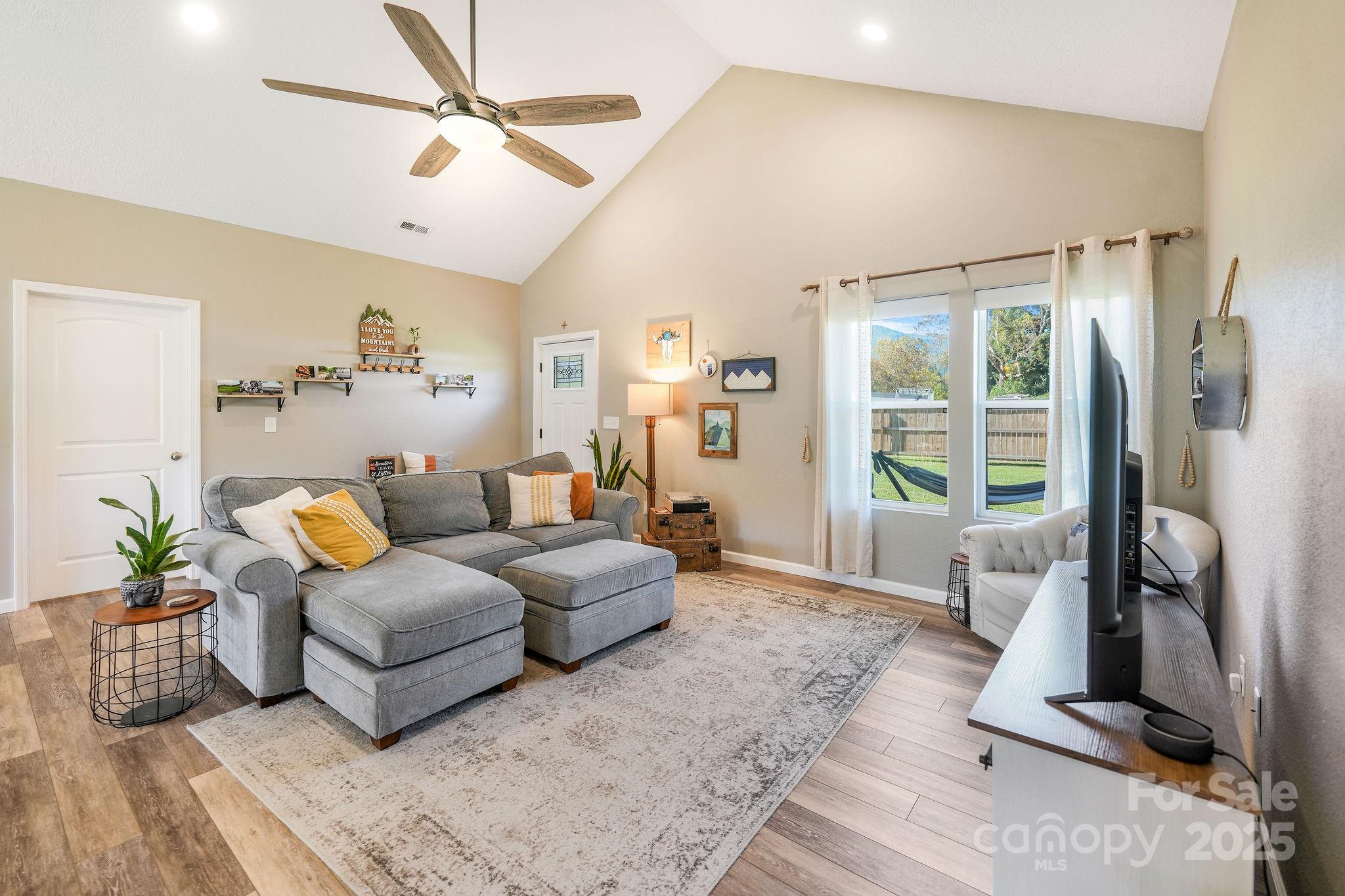 property viewer photo 6