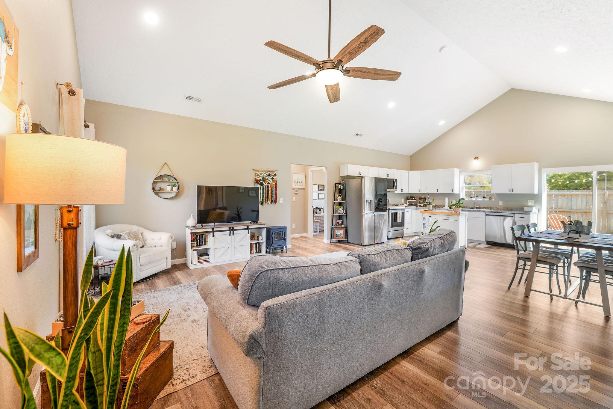 property viewer photo 7