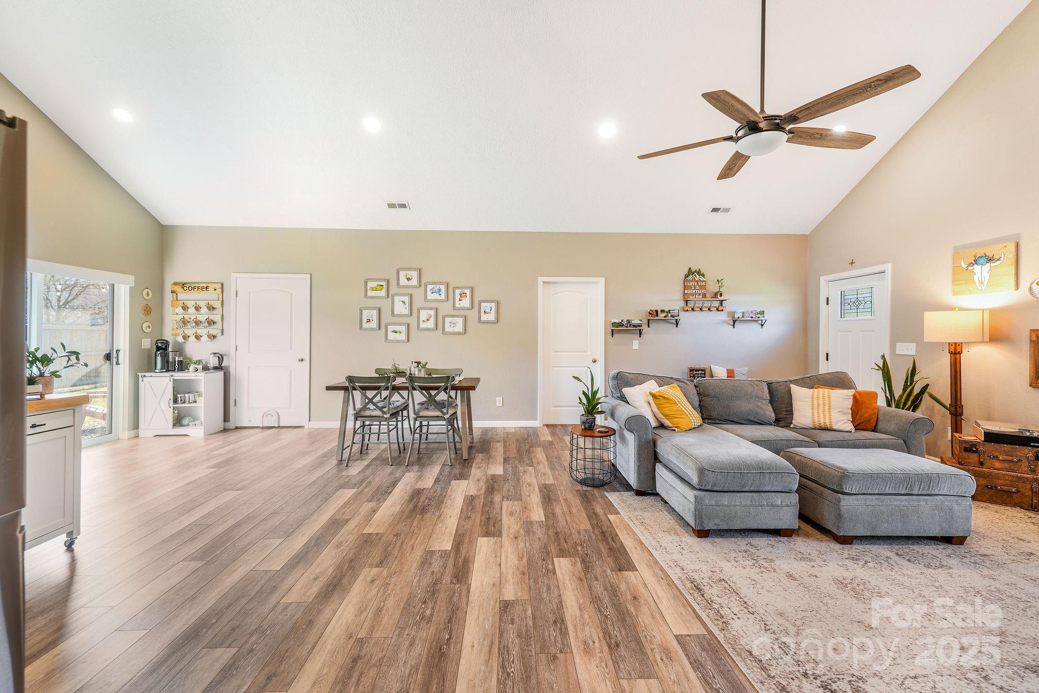 property viewer photo 8