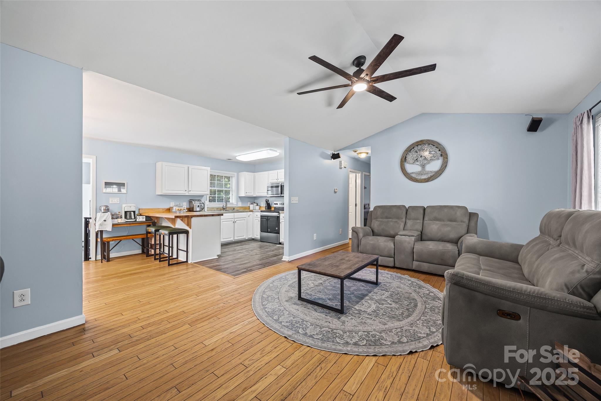 property viewer photo 2