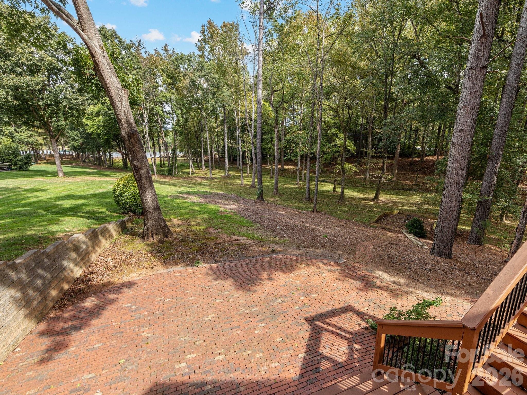 main property photo 40