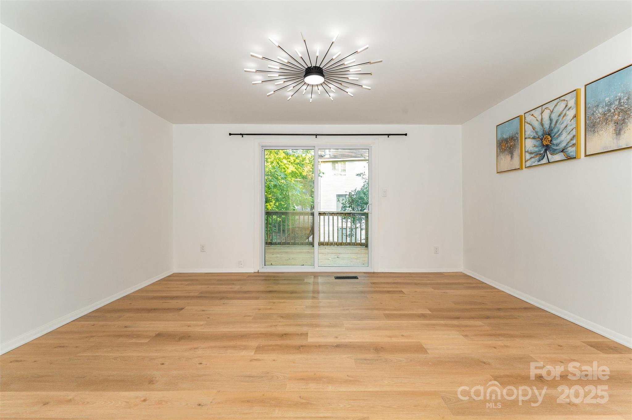 property viewer photo 10
