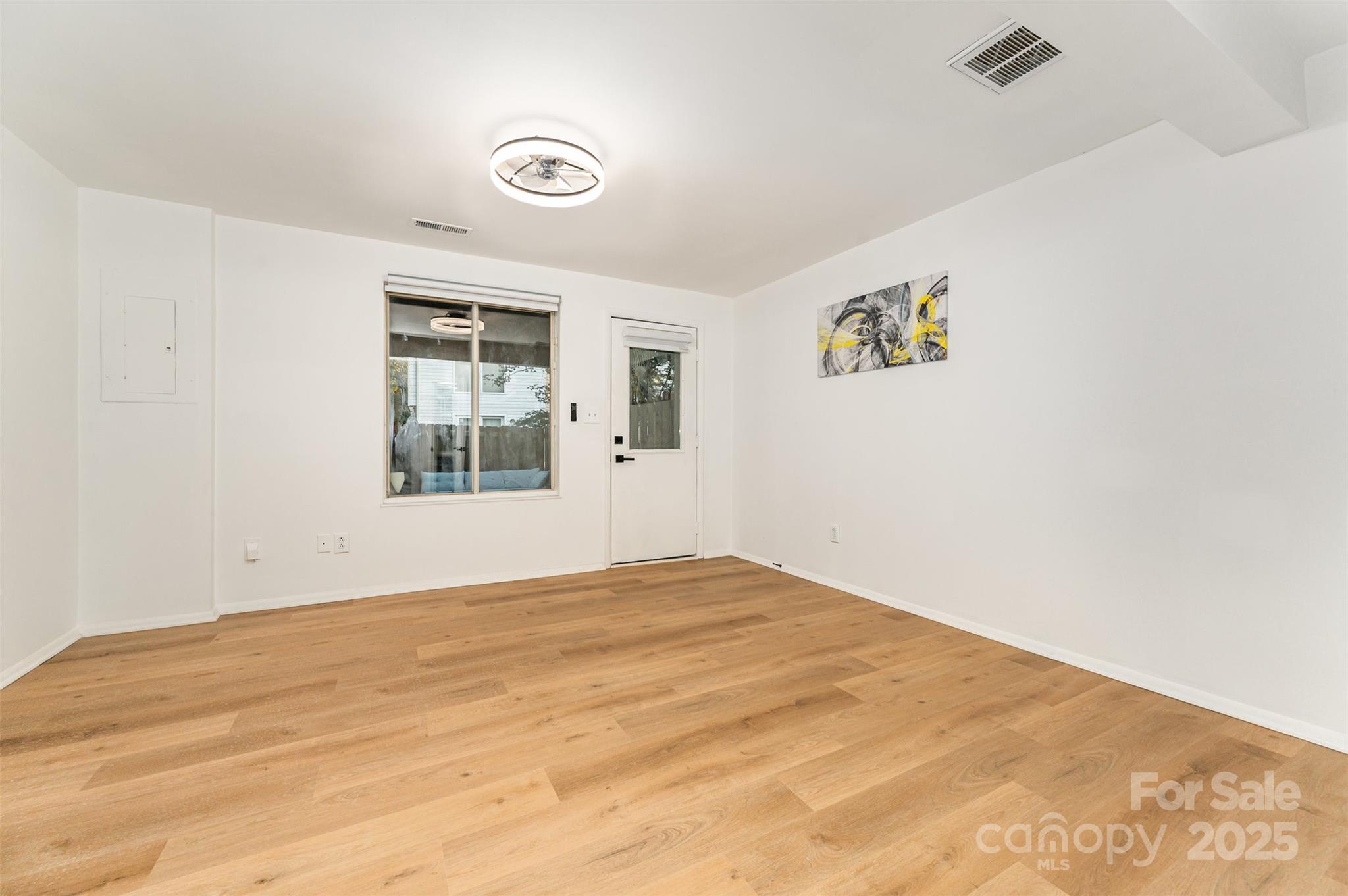 property viewer photo 12