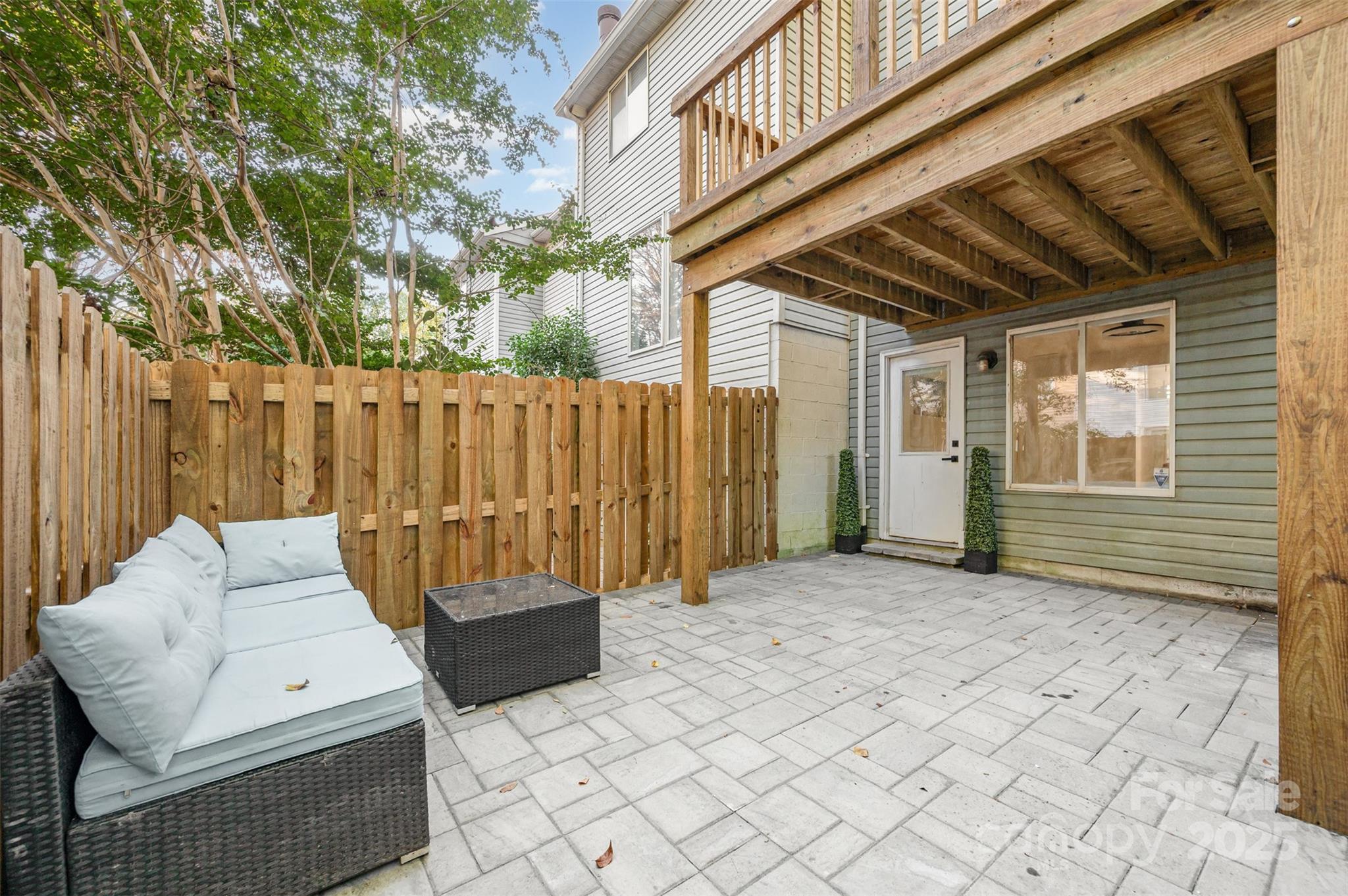 property viewer photo 16