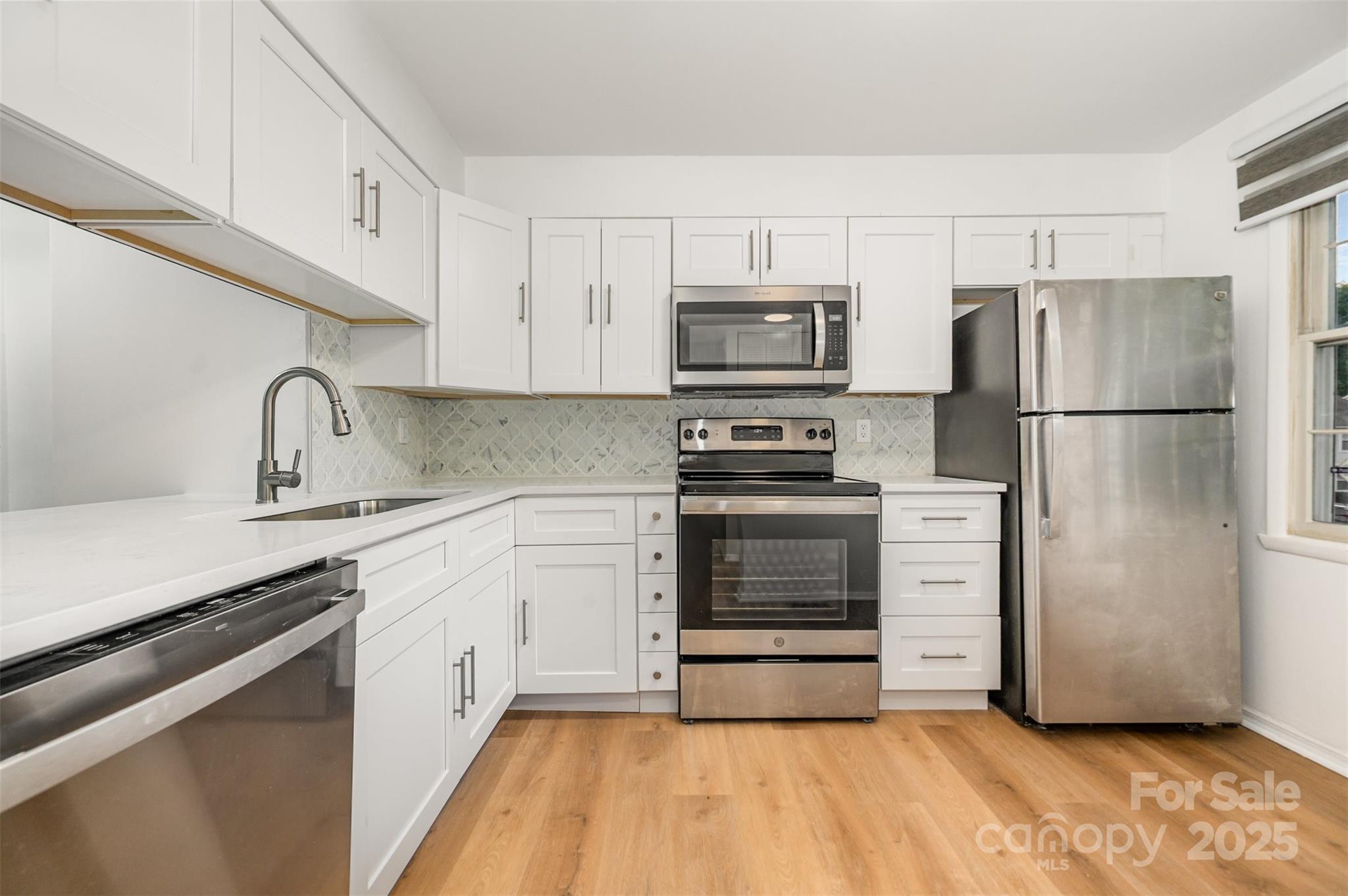 property viewer photo 2
