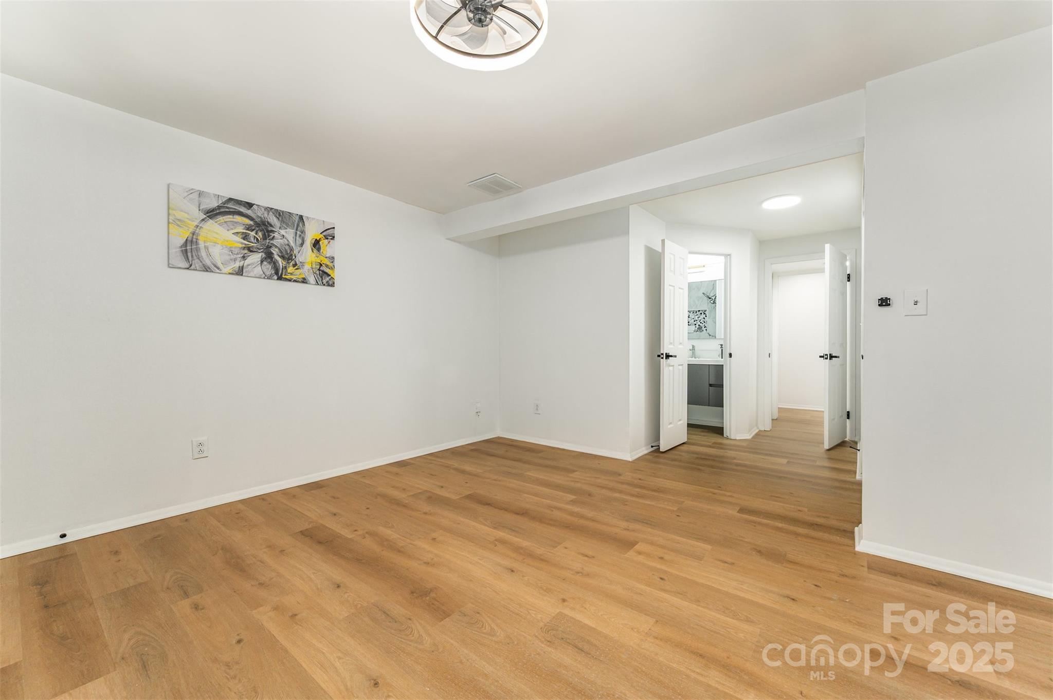 property viewer photo 4