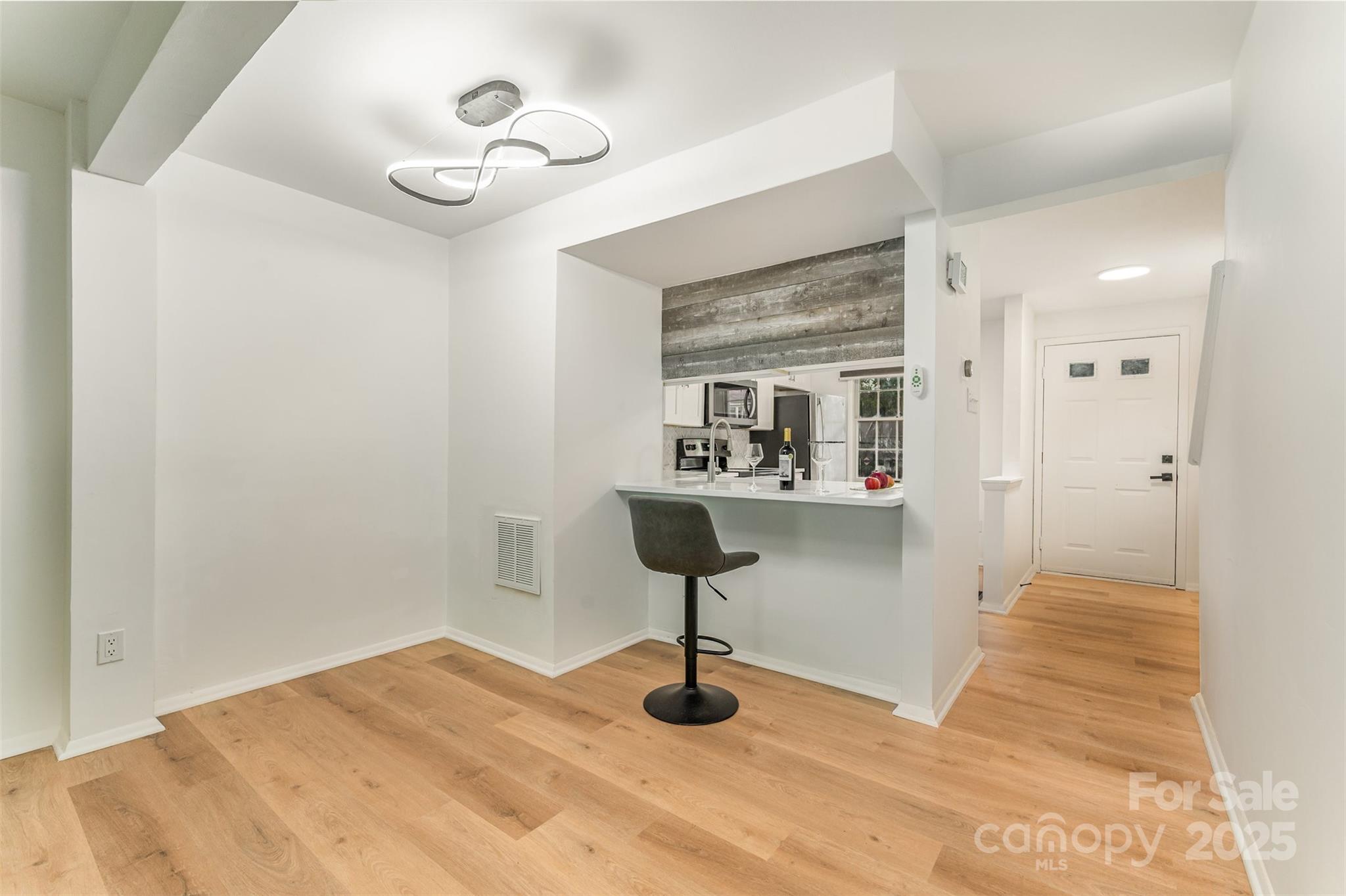 property viewer photo 6