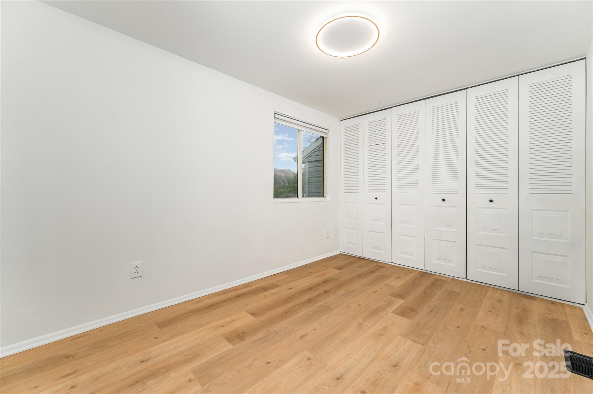 property viewer photo 7