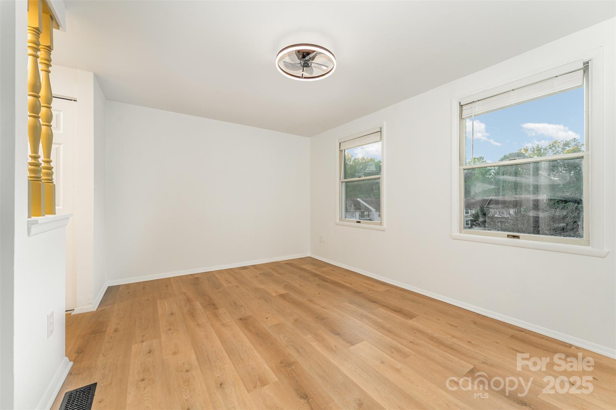 property viewer photo 9