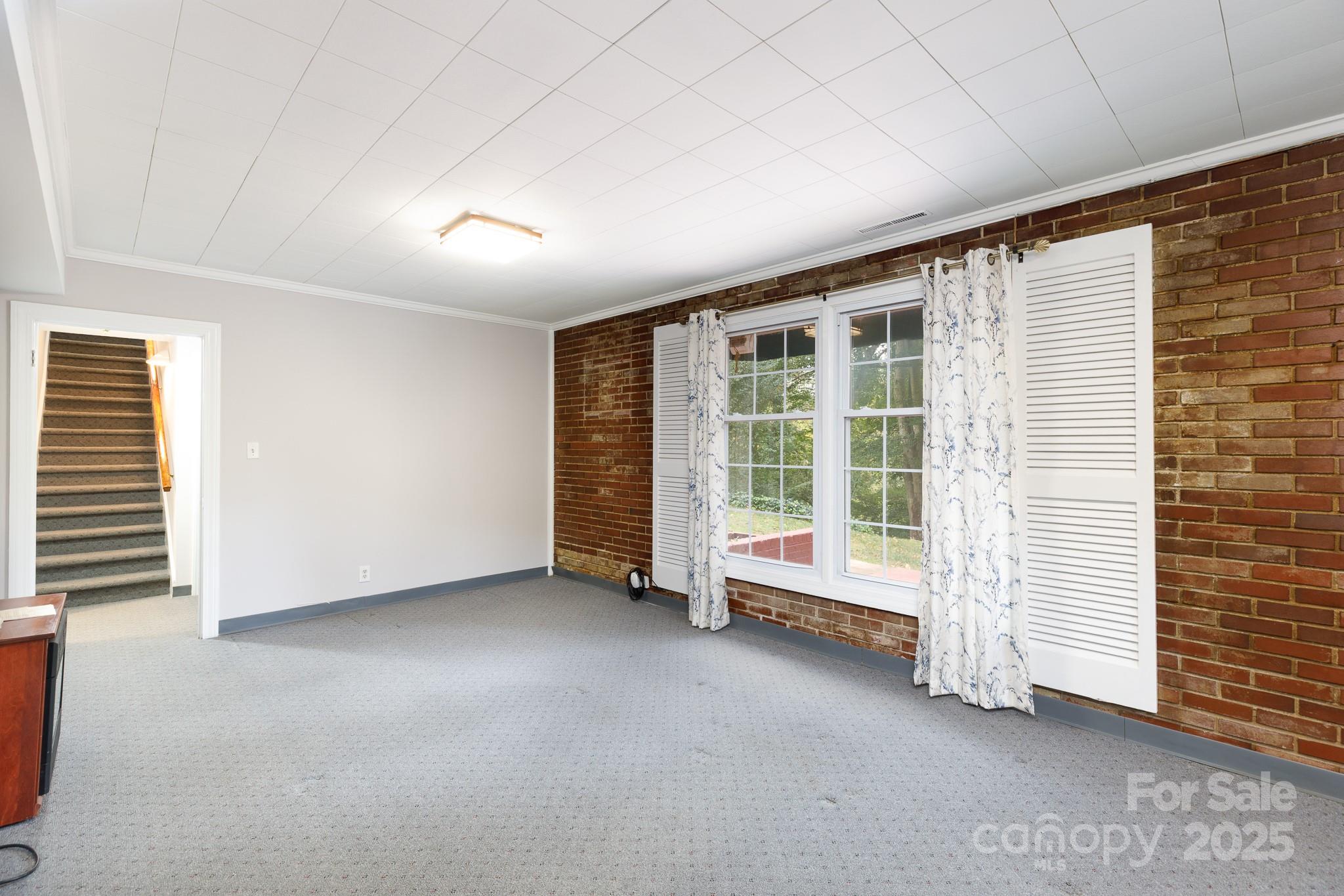 property viewer photo 23