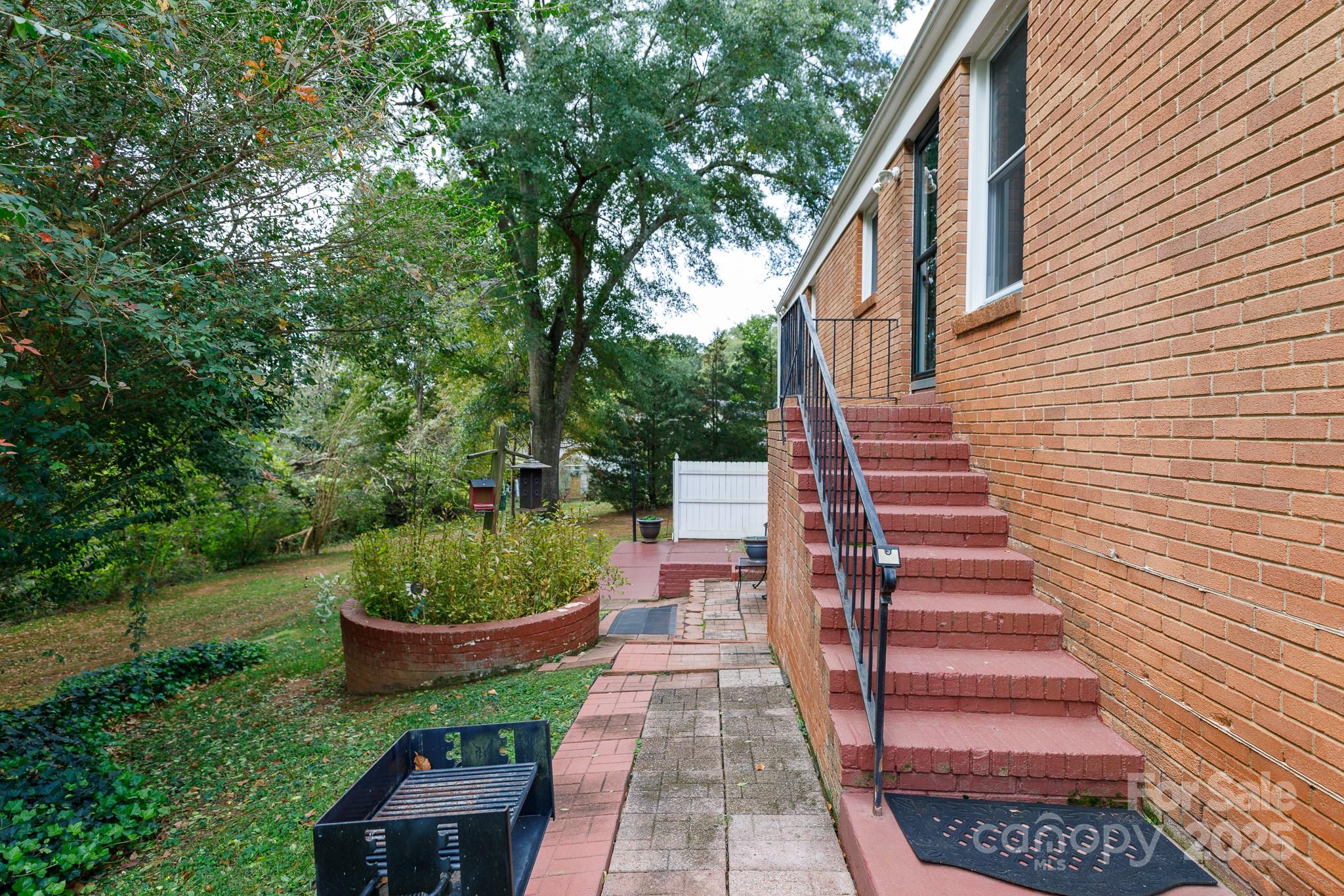 property viewer photo 35