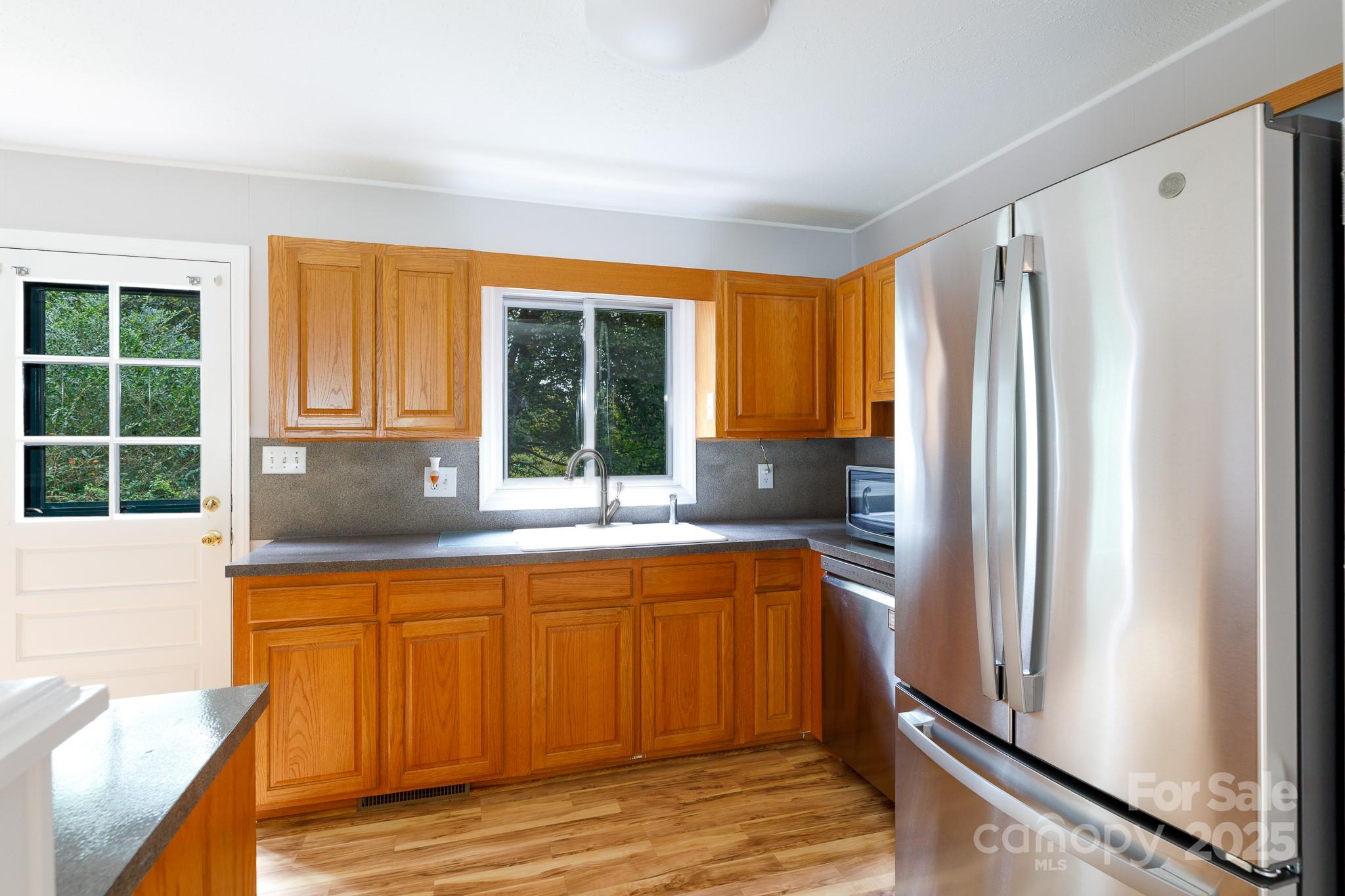property viewer photo 6