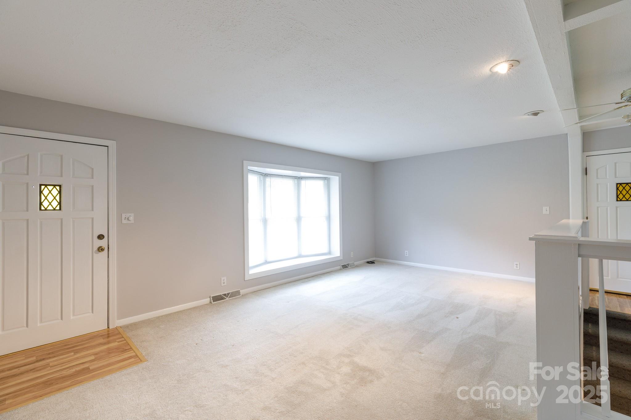 property viewer photo 9