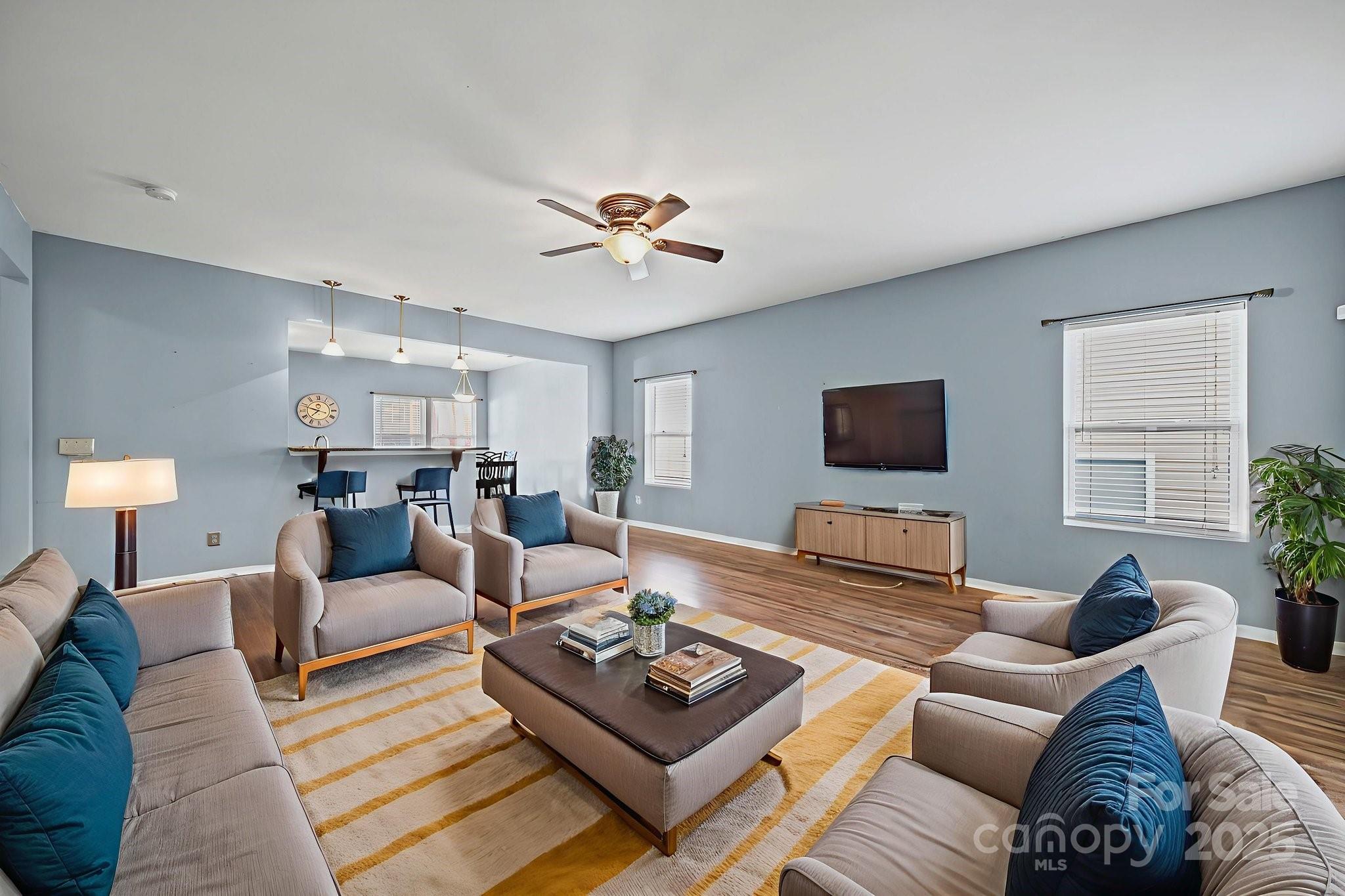 property viewer photo 2