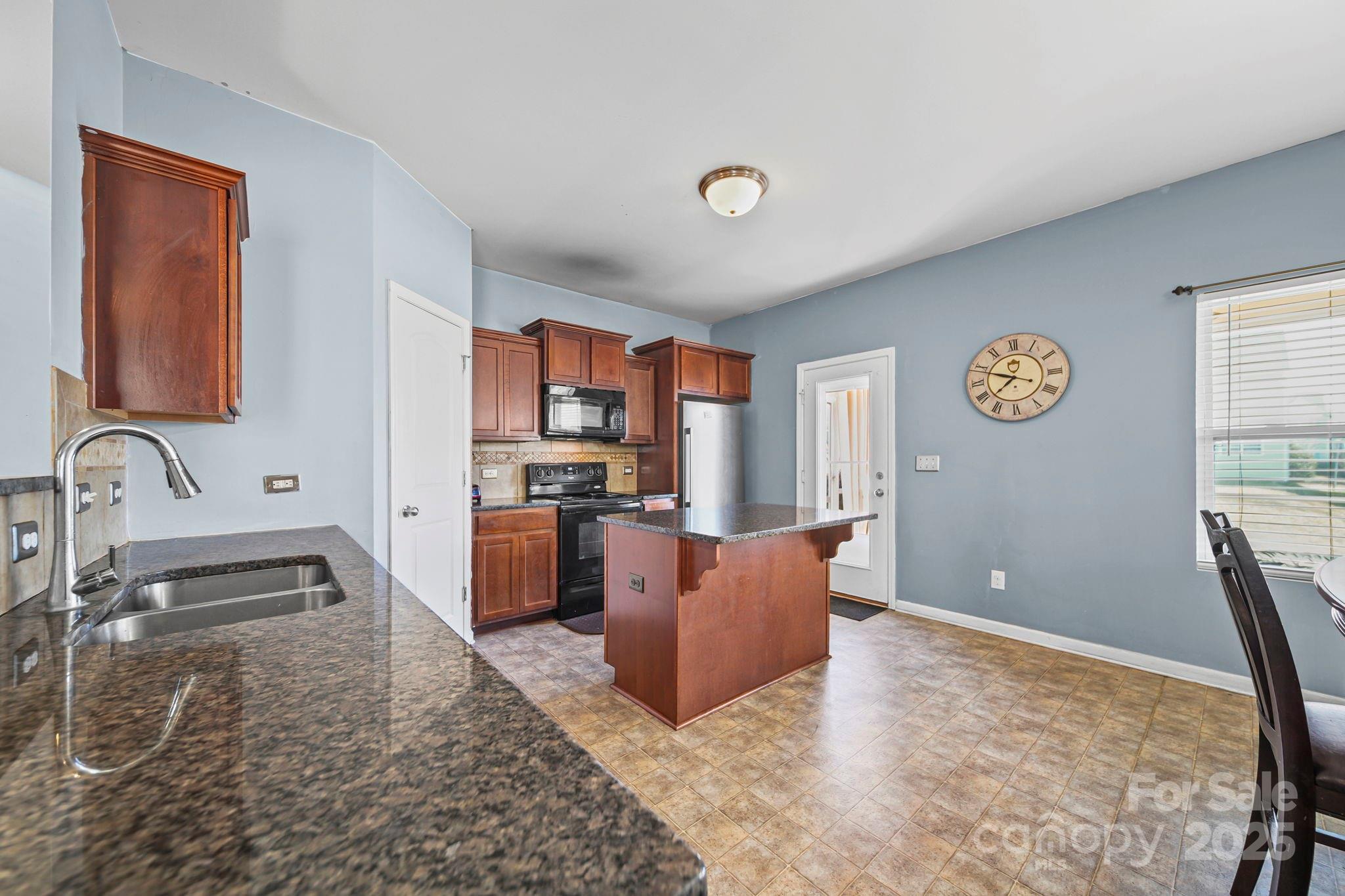 property viewer photo 9
