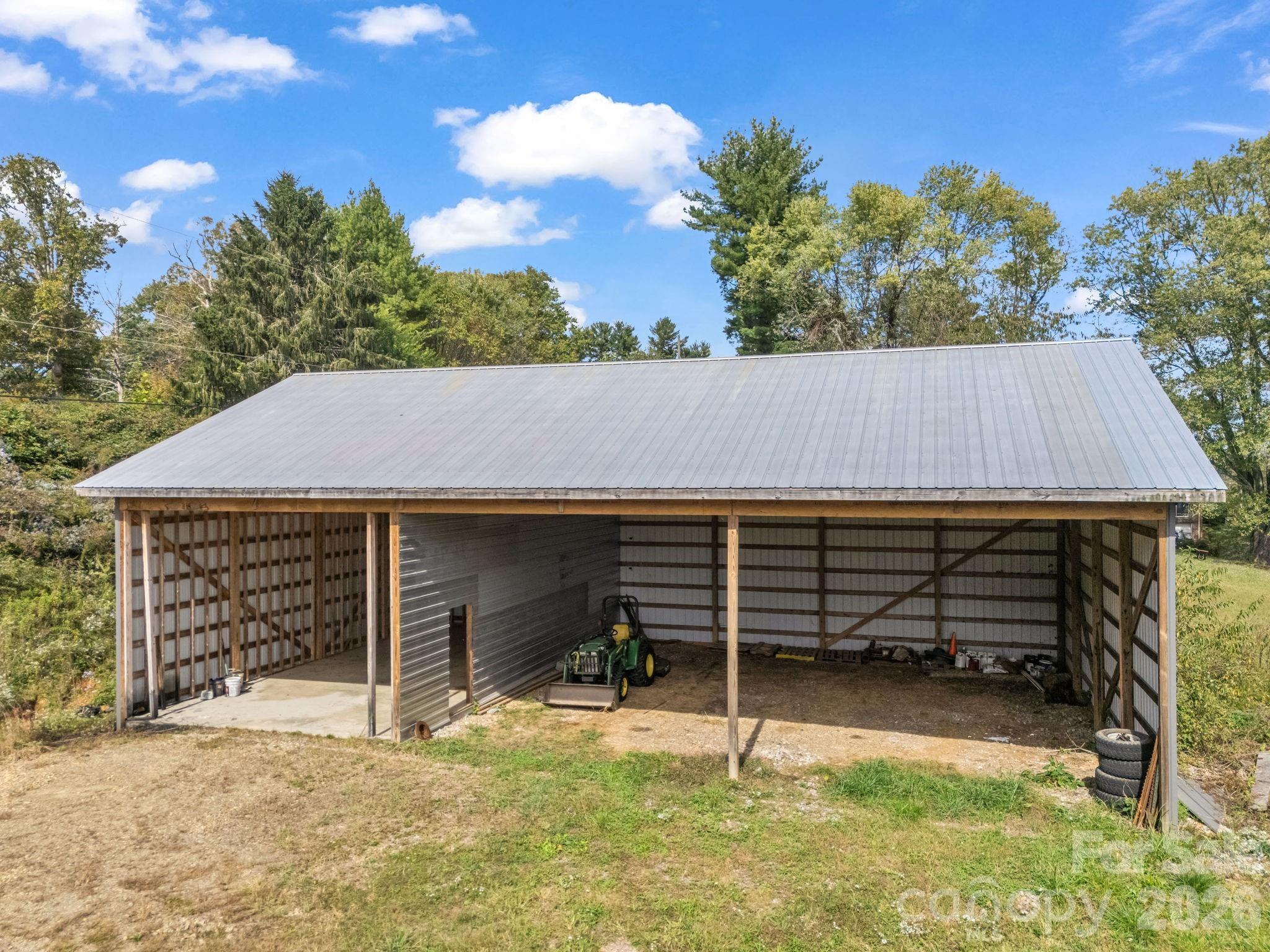 main property photo 11