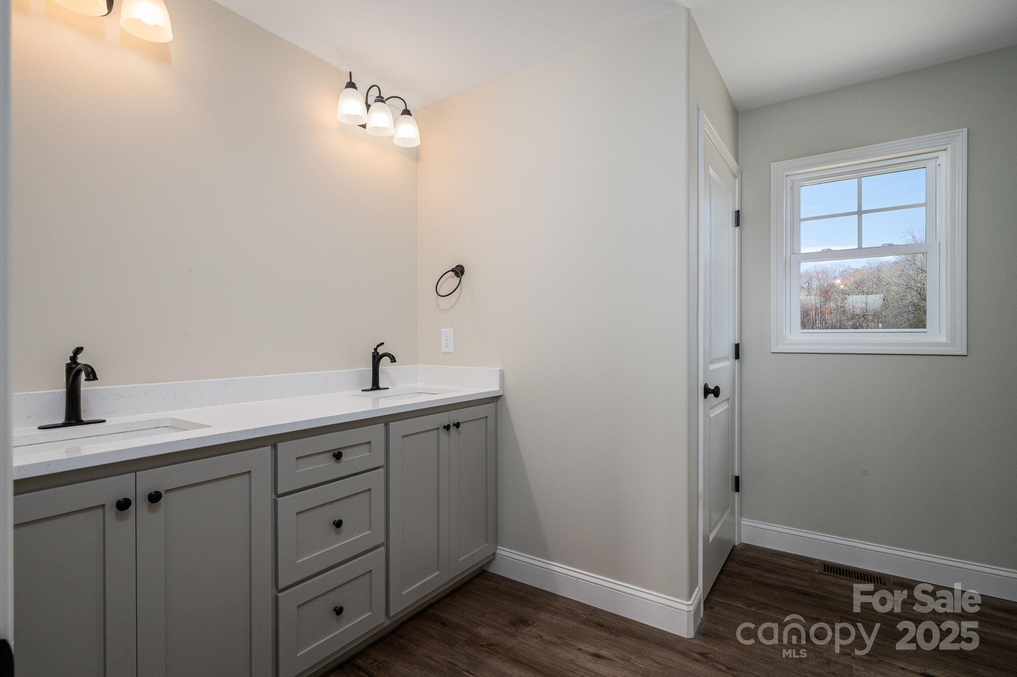 property viewer photo 18