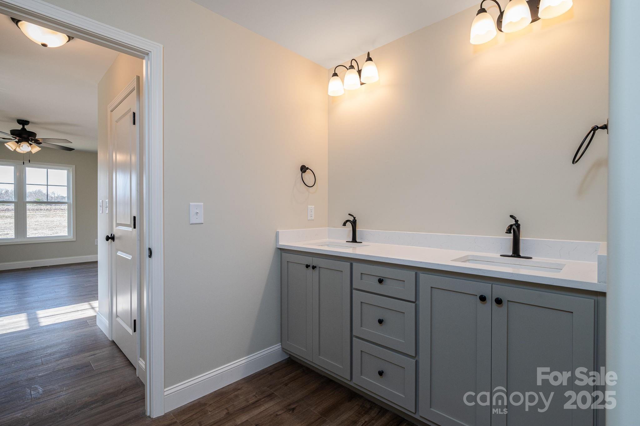 property viewer photo 19