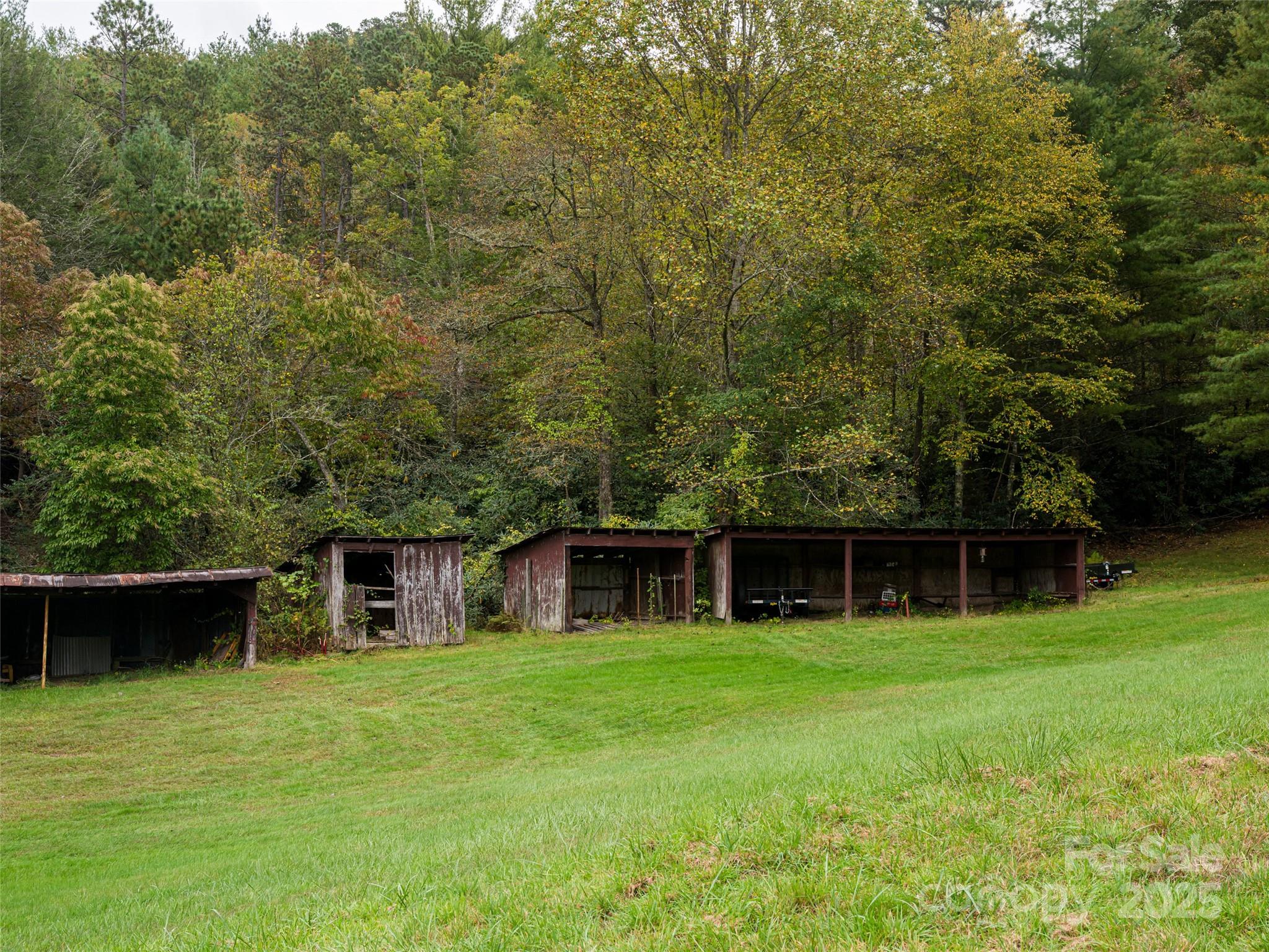 main property photo 28
