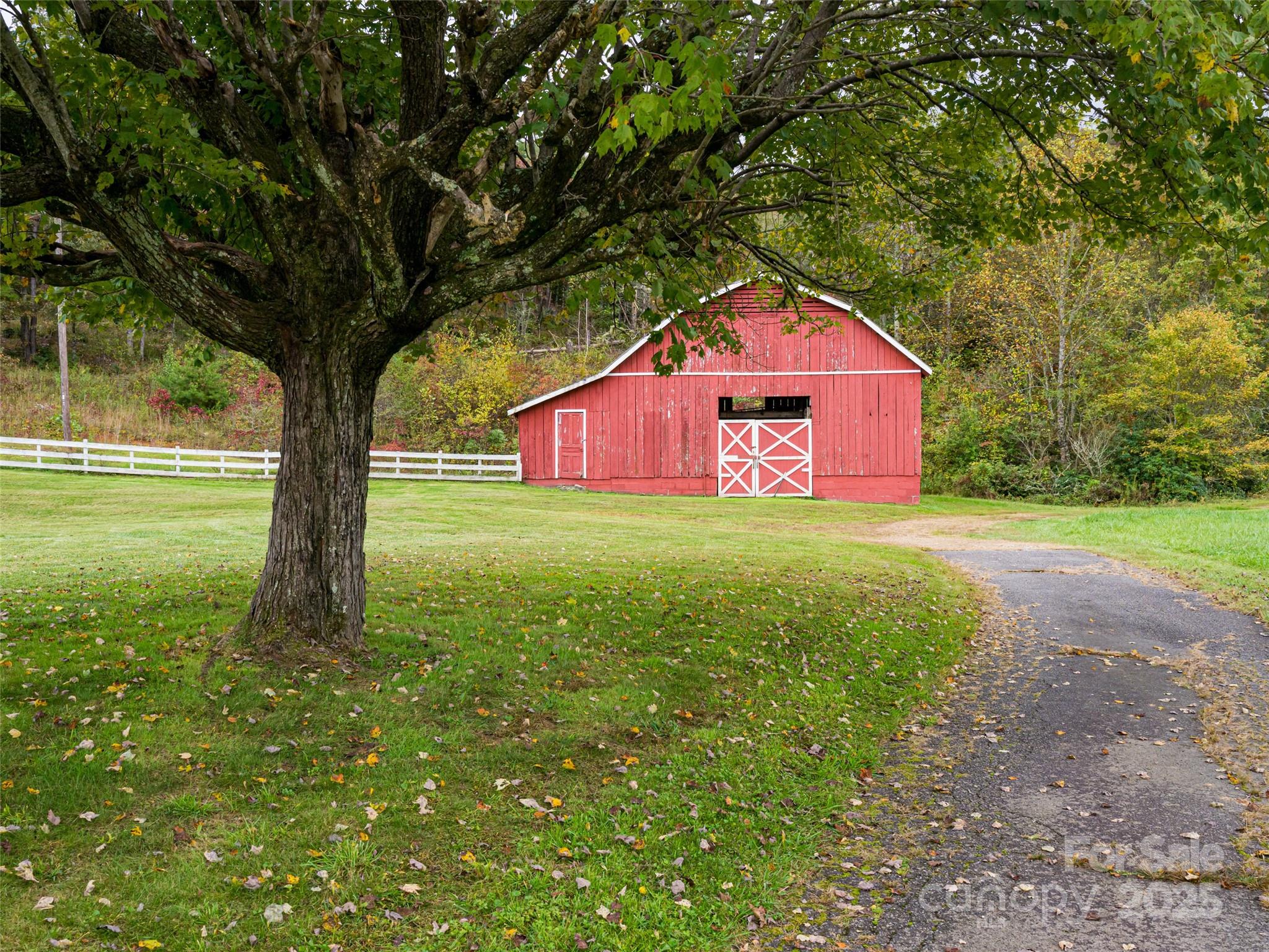 main property photo 9