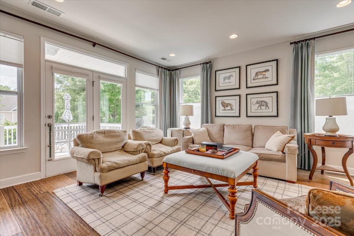 property viewer photo 11