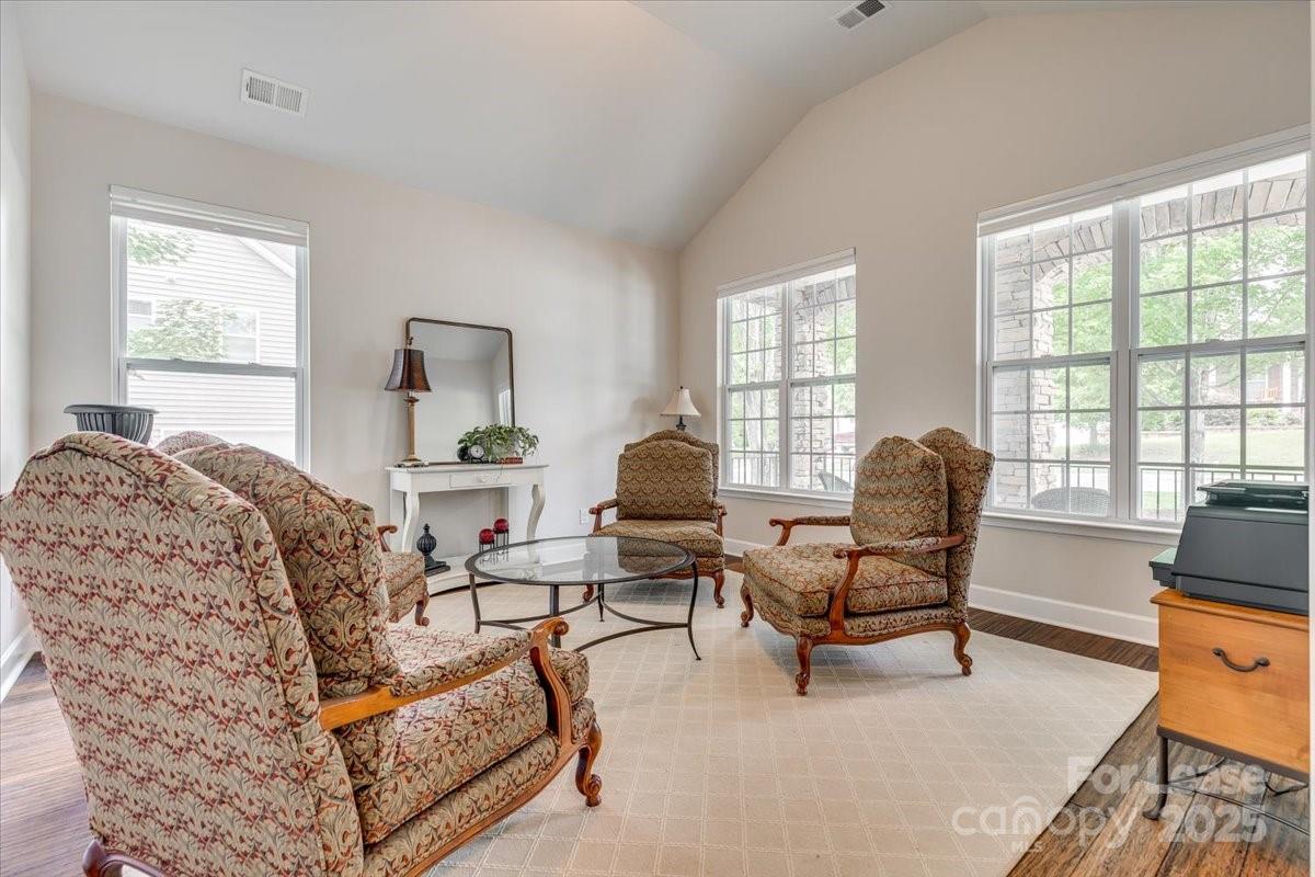property viewer photo 6