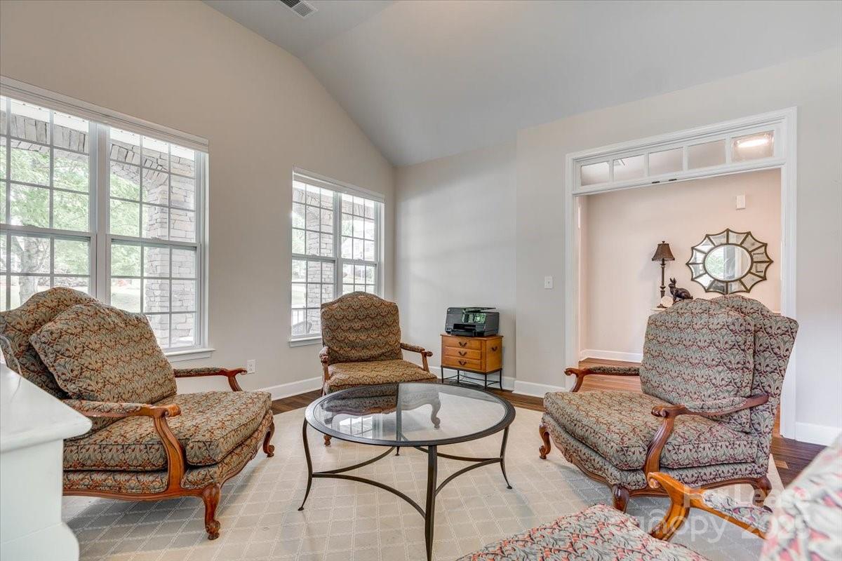 property viewer photo 7