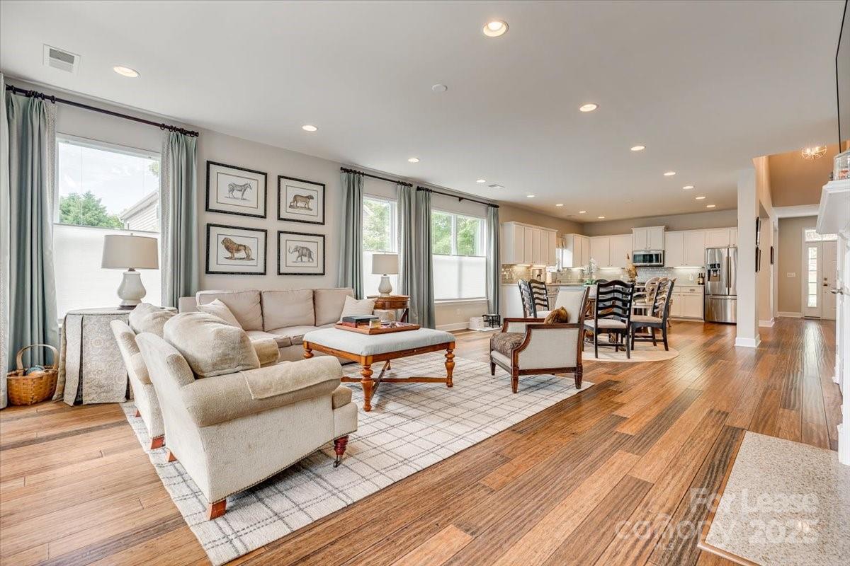 property viewer photo 8