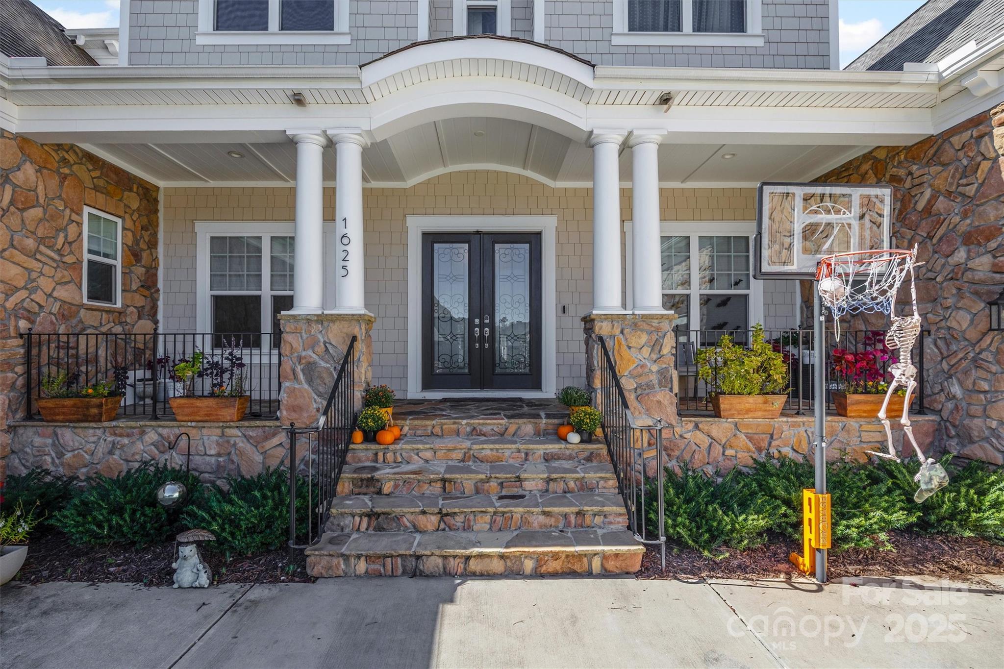 property viewer photo 2