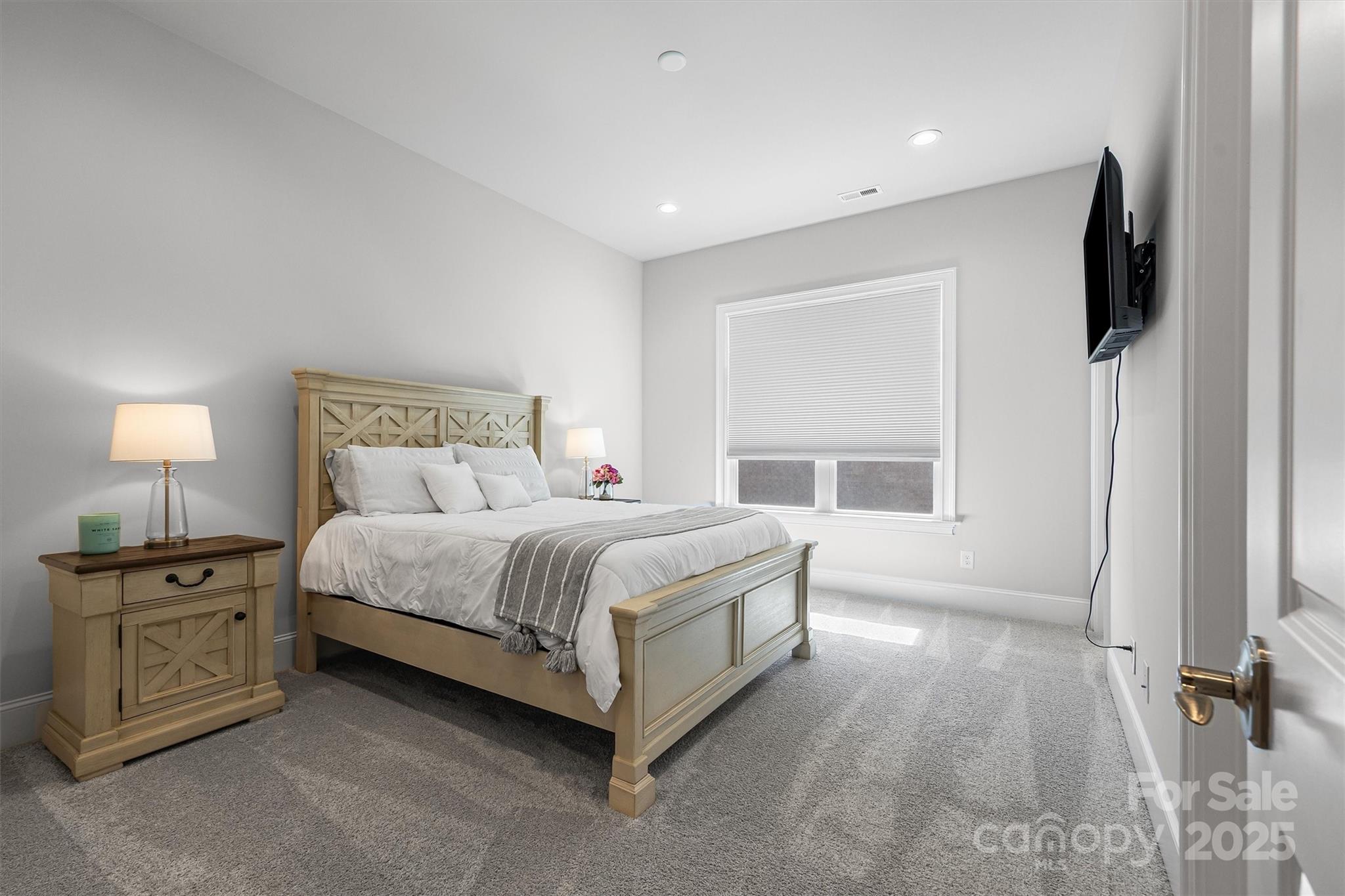 property viewer photo 25